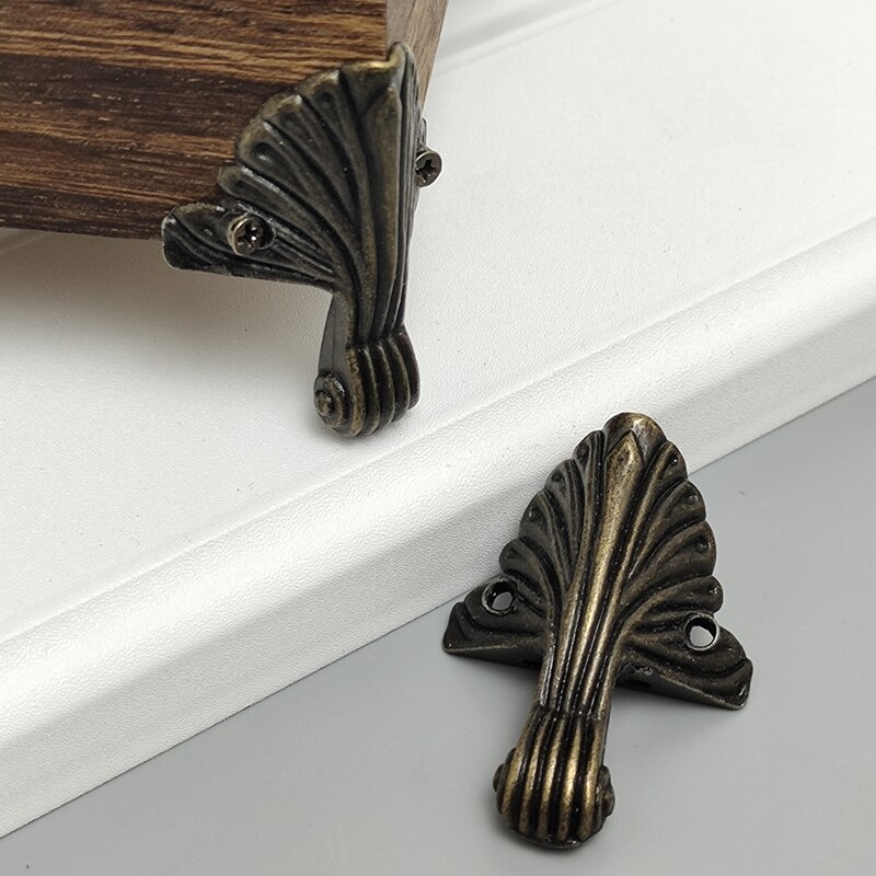 Magnifique boîte à bijoux en métal, argenté et laiton, intérieur, velours, avec de très jolis motifs et emblèmes de Sultans à l'intérieur - Décoration