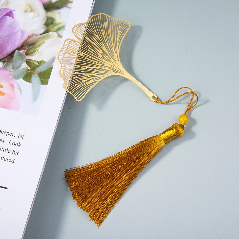 1PC Chinese Style Retro Hollow Metal Bookmark Maple Leaf Vein Fringed Pendant Apricot Leaf Bookmark Stationery: B