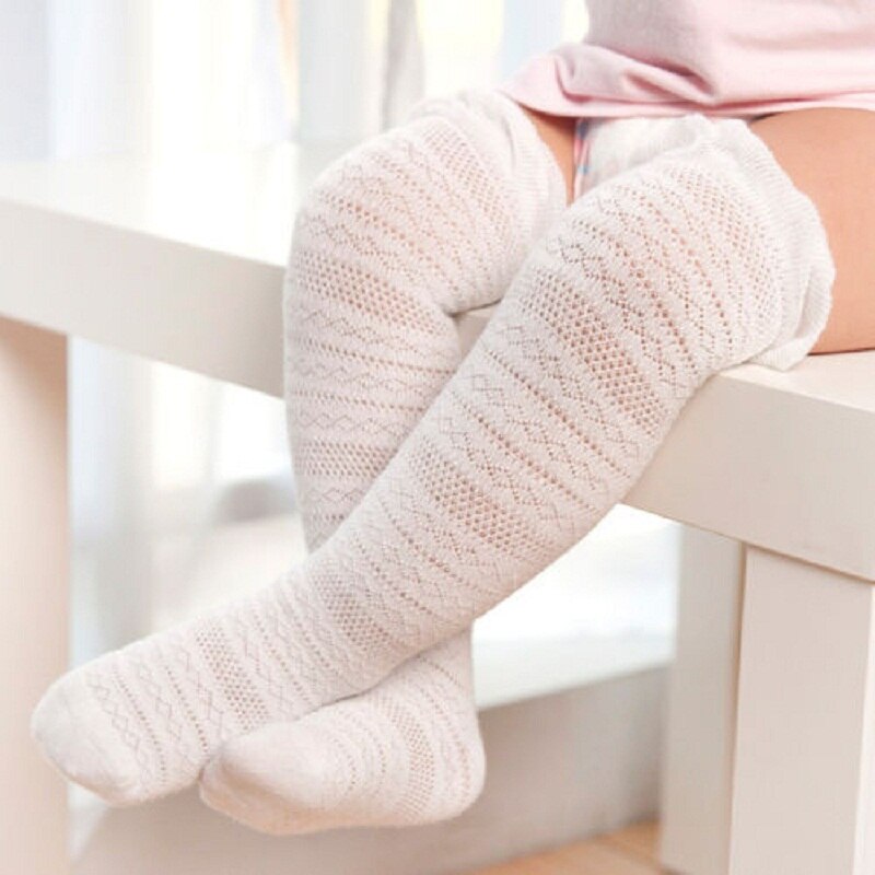 Smuk lille barn baby pige knæ høj strømpe bomuld afslappet strømper 0-3 hvid lyserød grå udhul efterår varm blød hyggelig