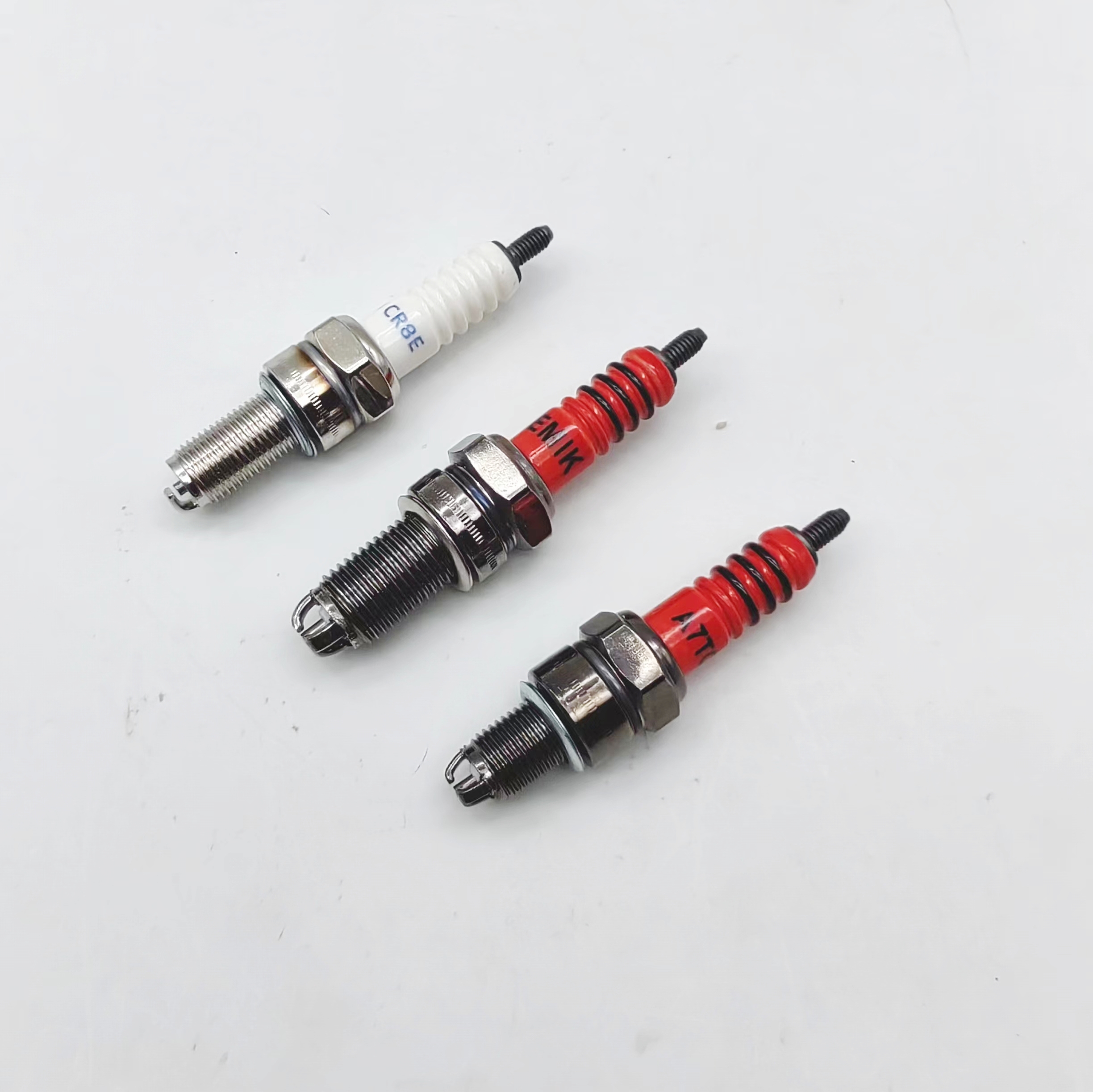 Universal- Rennen 3-Elektroden-Motorrad-Zündkerze A7TC CR8E D8TC für 50 cc 110 cc 125 cc 150 cc ATV Roller