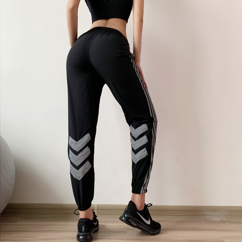 Uvini Joggingbroek Vrouwen Hiphop Dans Broek Losse Leisure Broek Voor Dames Side Striped Elastische Manchet Vrouwelijke Sport Broek