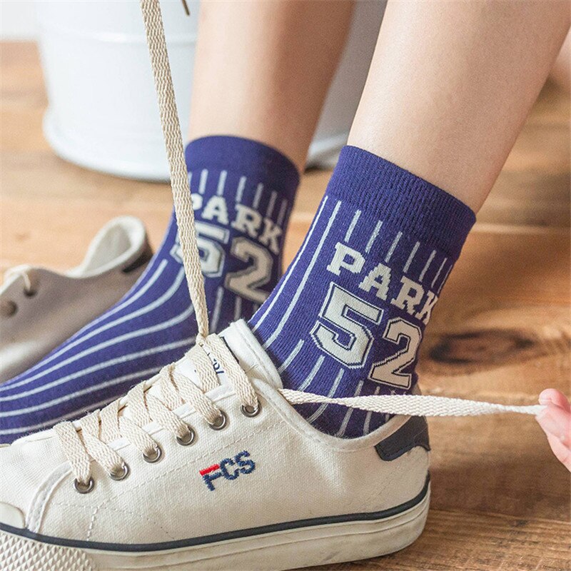 Unisex nieuwigheid brief digitale strepen skateboard sokken. katoenen harajuku hiphop sokken sokken paar enkelsok meias