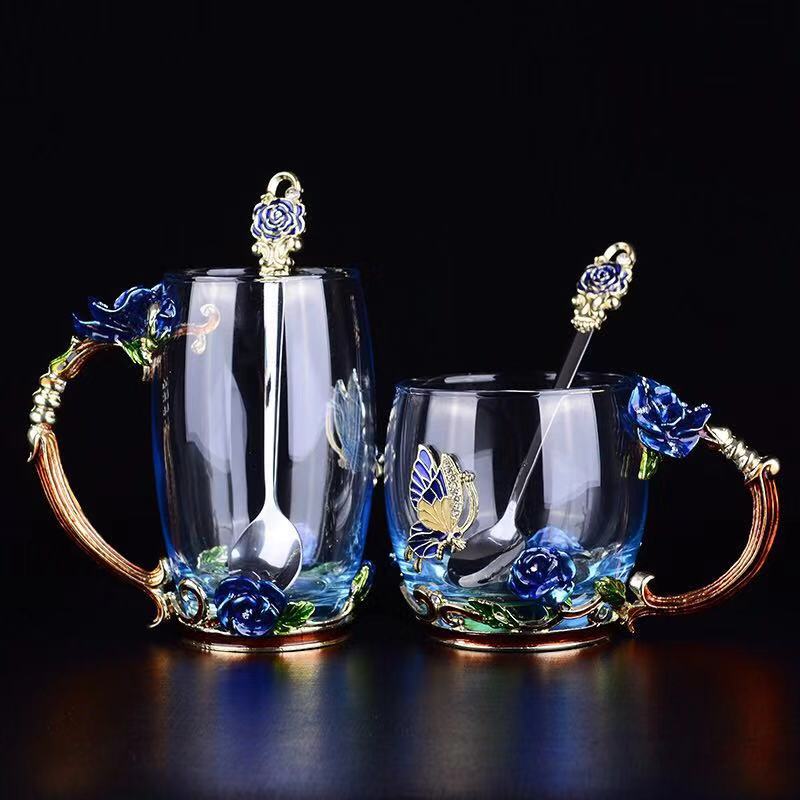 Röd blå ros emalj kristall tekopp kaffekopp fjärilsrosa målad blomma vattenkopp genomskinligt glas sked set  lb51232