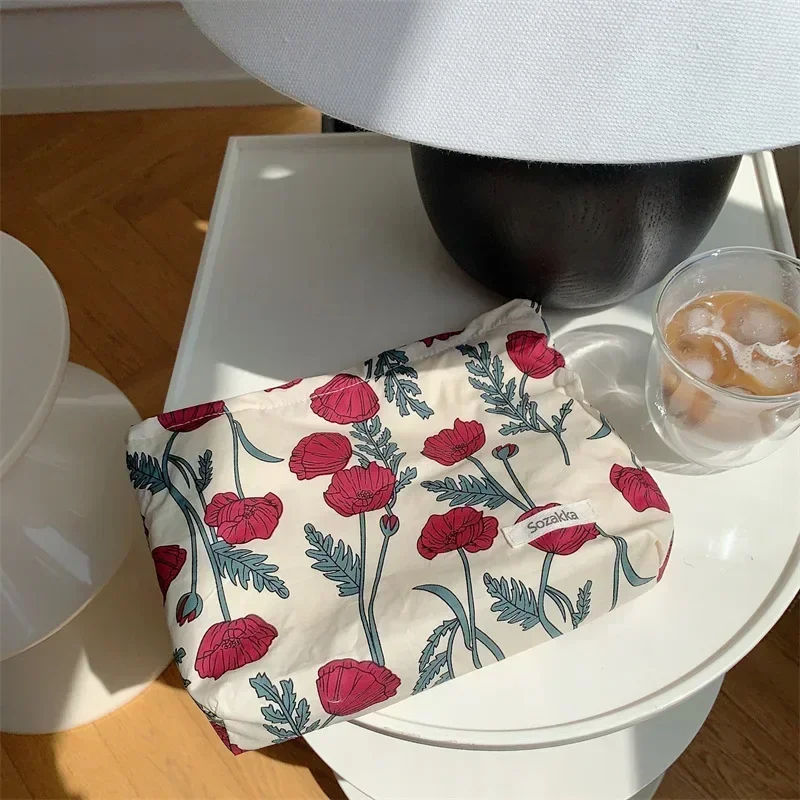 Korean Floral Makeup Storage Bag Cosmetic Organizer Travel Toiletry Bags Women Purse Zipper Pouch: Brown