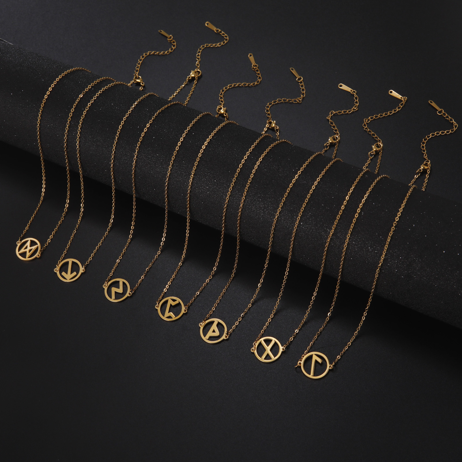 Collares con dijes de runas nórdicas Vintage para mujeres y hombres, joyería vikinga de acero inoxidable, amuleto de San Valentín con patrón antiguo