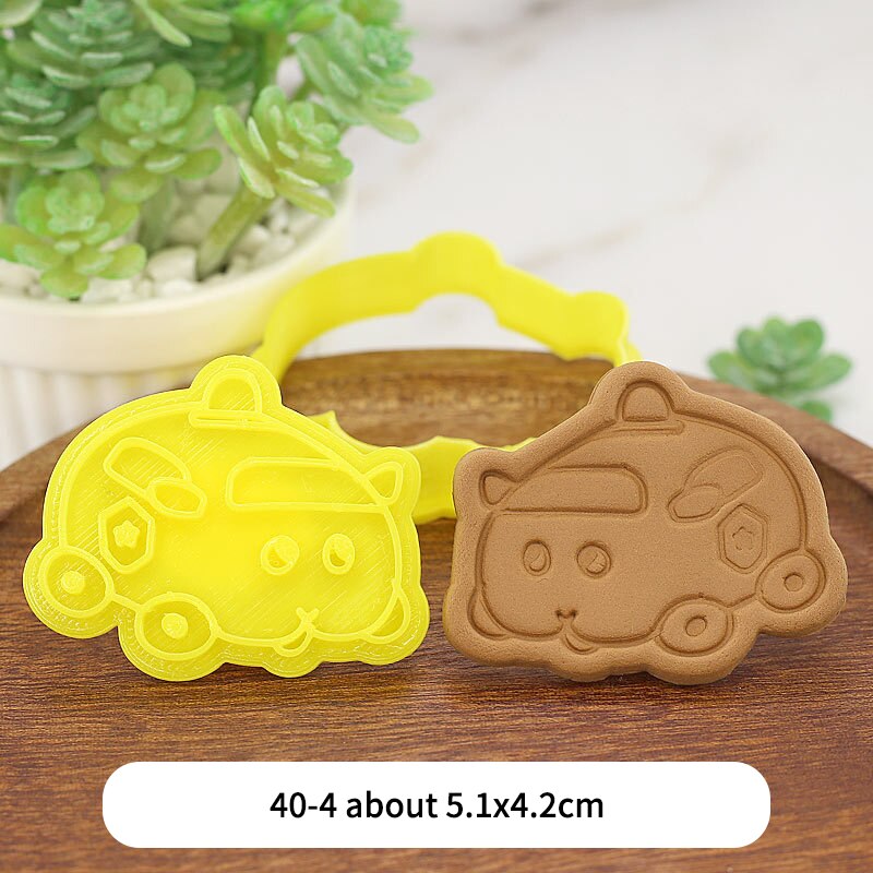 Baking Mold Japanese Animation Guinea Pig Car Pastry Biscuit Mold Stereo Carrot Cookie Fondant Cutting Mold Baby's Kitchen Tool: 04