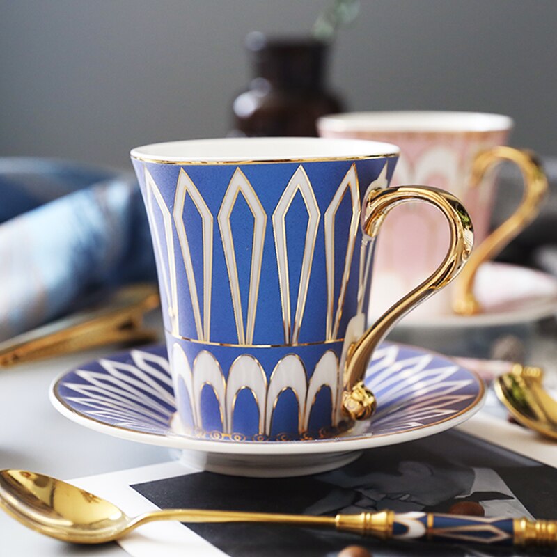 Porcelana Espana taza De café y platillo De lujo real De China De hueso Tazas De Ceramica Creativas porcelana Espresso taza De lujo: A