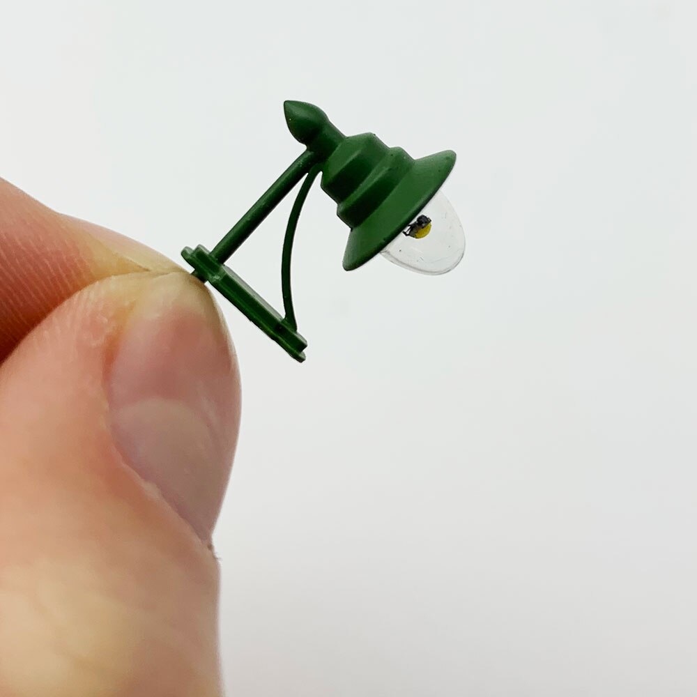 2 PCS 1/87 HO Scale Wall Mount Lamps/Street Lamp Model Making Railroad/Model Park Lamps/Railroad Layout