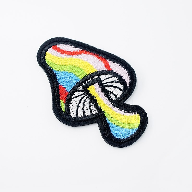 Paddestoel Size:4.0X5.9Cm Doek Ijzer Op Flarden Badge Geborduurde Badges Abstract Kids Patch Voor Kleding Stickers 0153