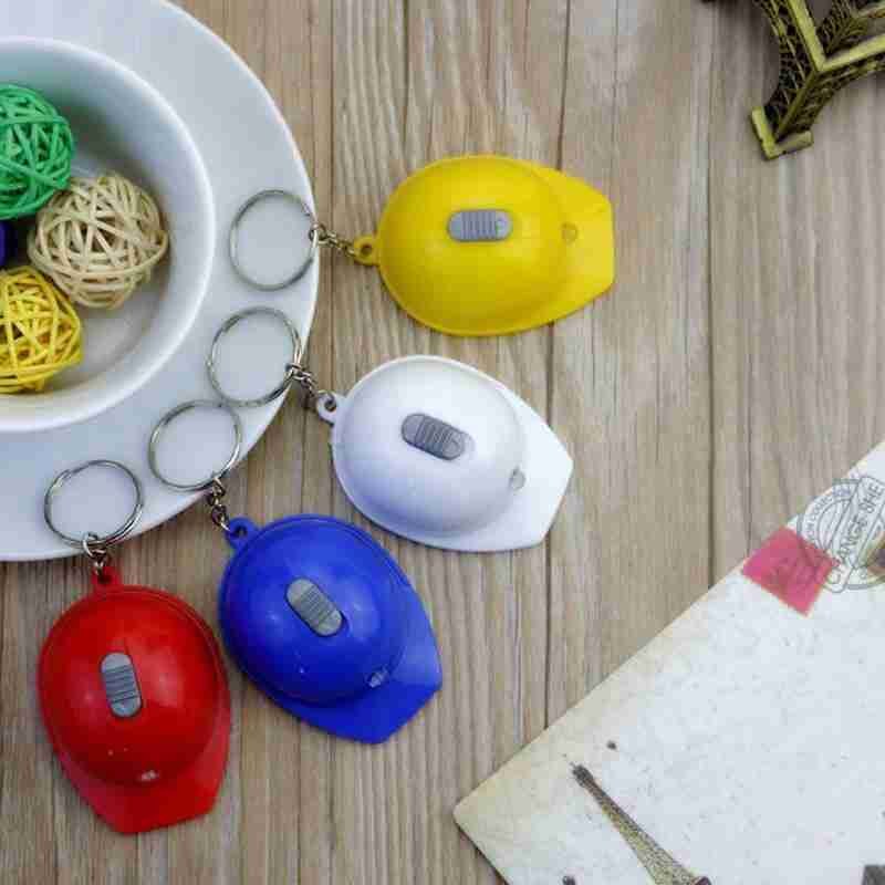 1pc Sicherheit Helm Typ Flasche Öffner Bahre klopfen LED mit Licht Schlüssel Ring mit Licht Tasche Anhänger