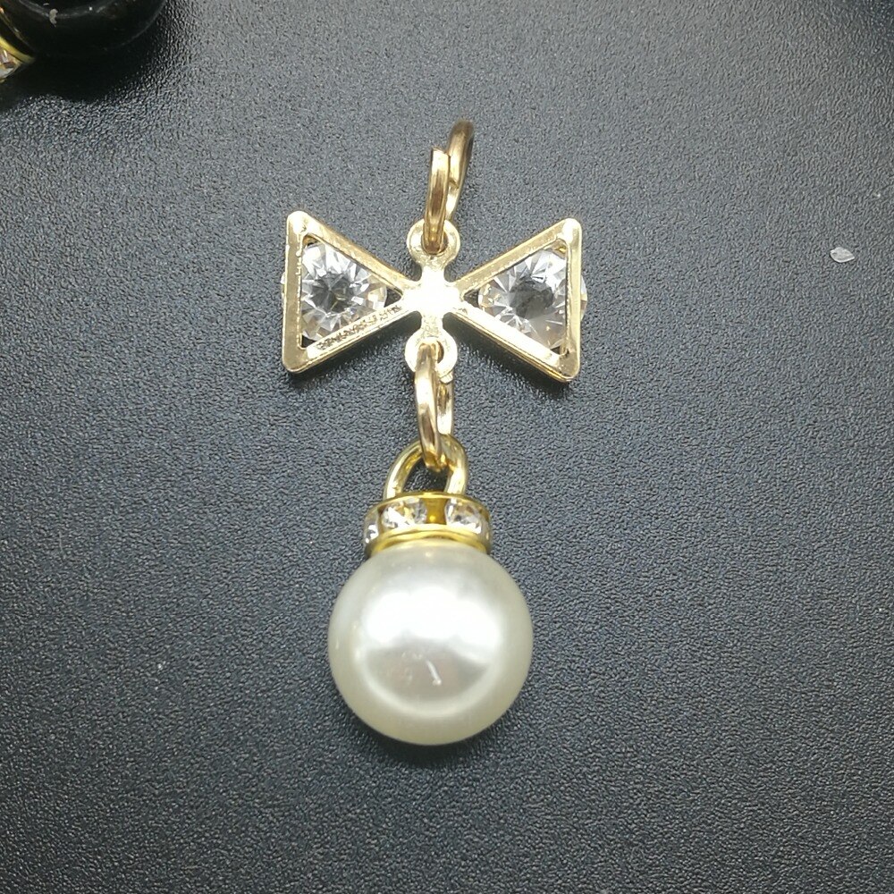 Diy kledingaccessoires parelkap klinknagels knutselen reparatie parel breien kant riem hoed haar oorbel bovenkleding decoratie