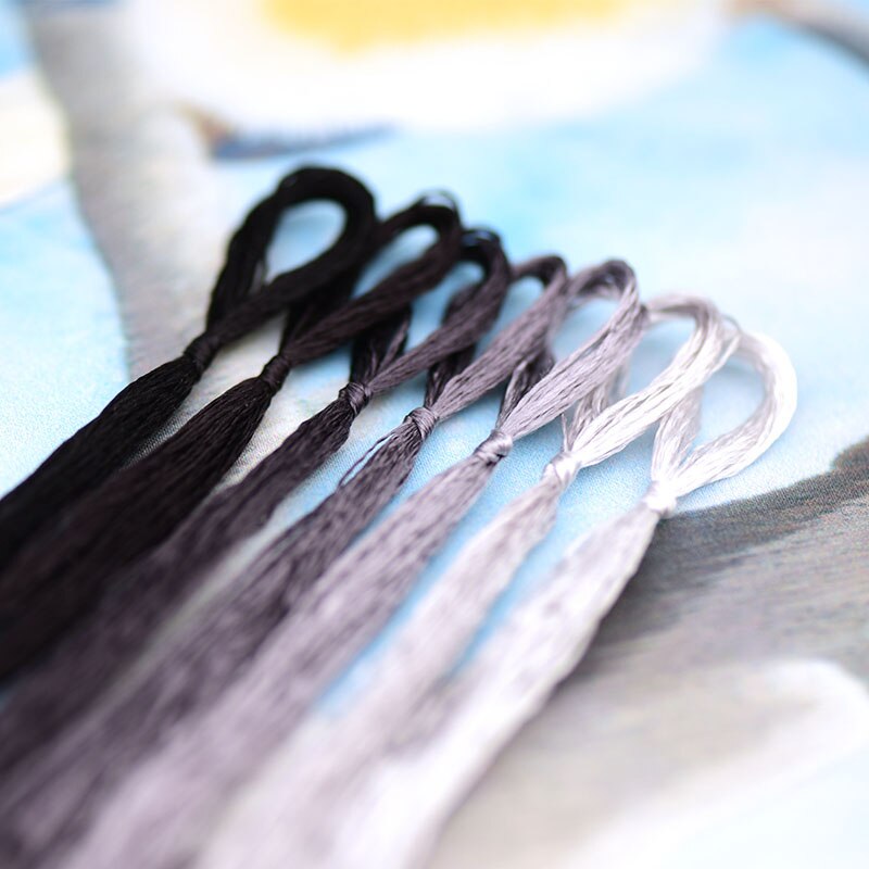 Embroidery thread / silk thread / 20 meters per thread / embroidery thread / silver gray