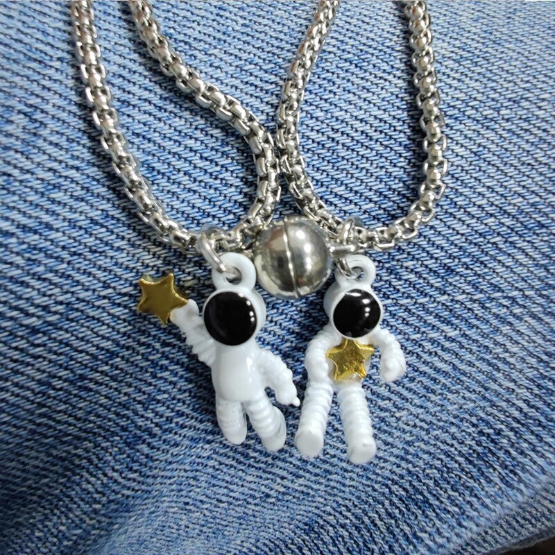 2 sztuk minimalistyczny miłośników dopasowanie przyjaźń Spaceman Astronaut wisiorek magnetyczny odległość naszyjnik dla par biżuteria prezent na rocznicę