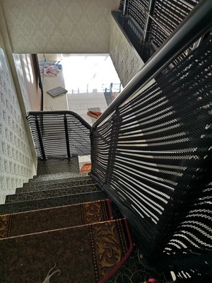 Bar restaurant altan sikkerhedsbeskyttelse hegn børnetrappe sikkerhedsnet trappe faldtæt hegn net reb