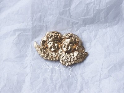 Barok gotisk sød stor størrelse engel broche smykker tilbehør jul harpiks guld krave pin: Xz62b