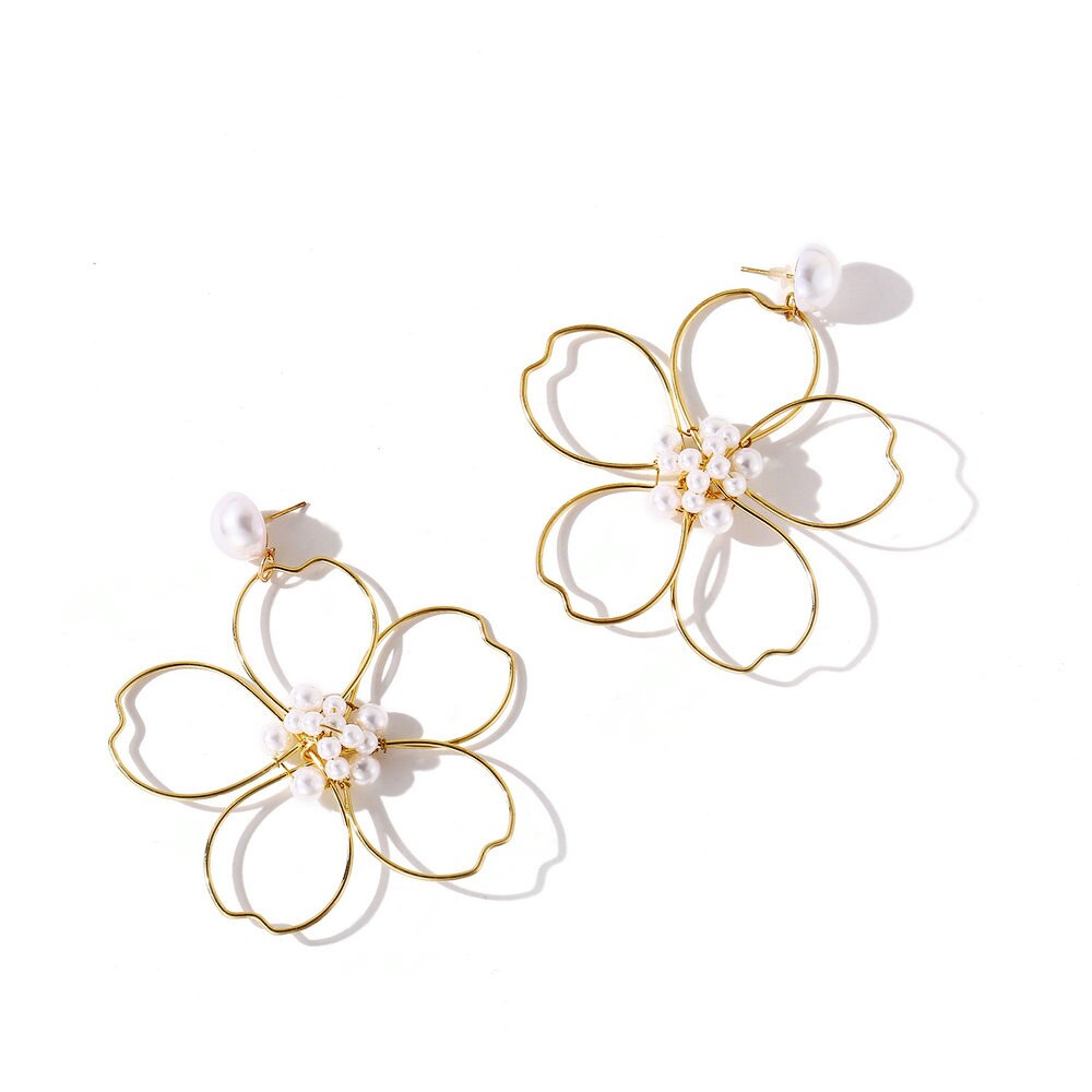 5041151 European and American flower pearl earrings retro simple daisy flower earrings