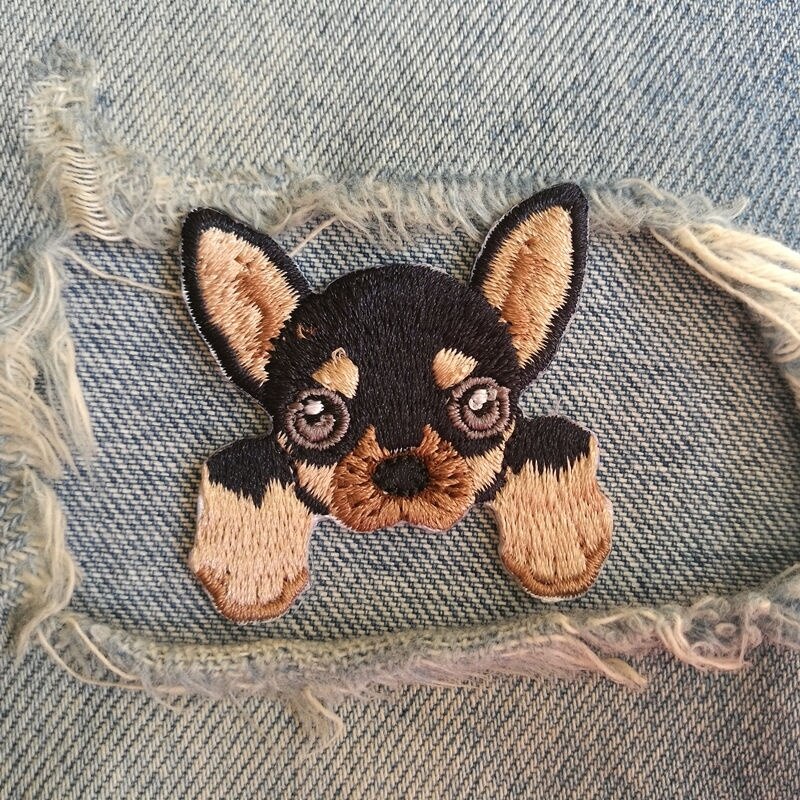 Parche de decoración bordado de tela para ordenador, 1 foto, 4,0x4,1 CM, sección bordada, bricolaje, CHIHUAHUA, perro, pegatinas: Default Title