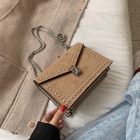 Kleine leren schoudertassen voor dames met ketting en klinknagelsluiting, crossbodytas voor dames, mini-reistassen: Khaki
