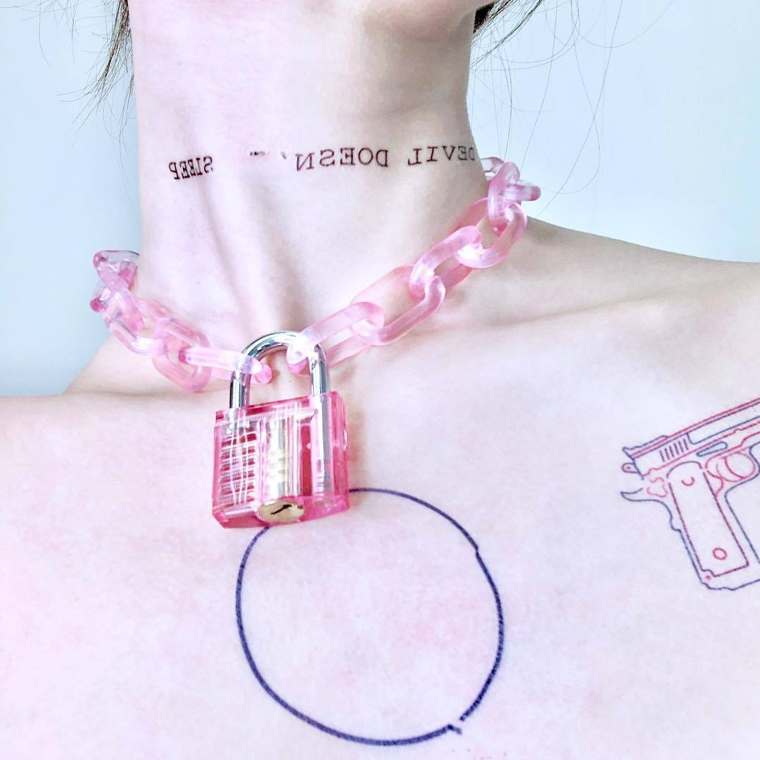 Harajuku Style Retro Lock Pendant European and American Cool Street Hip-hop Disco Necklace Men and Women Accessories: Pink lock necklace