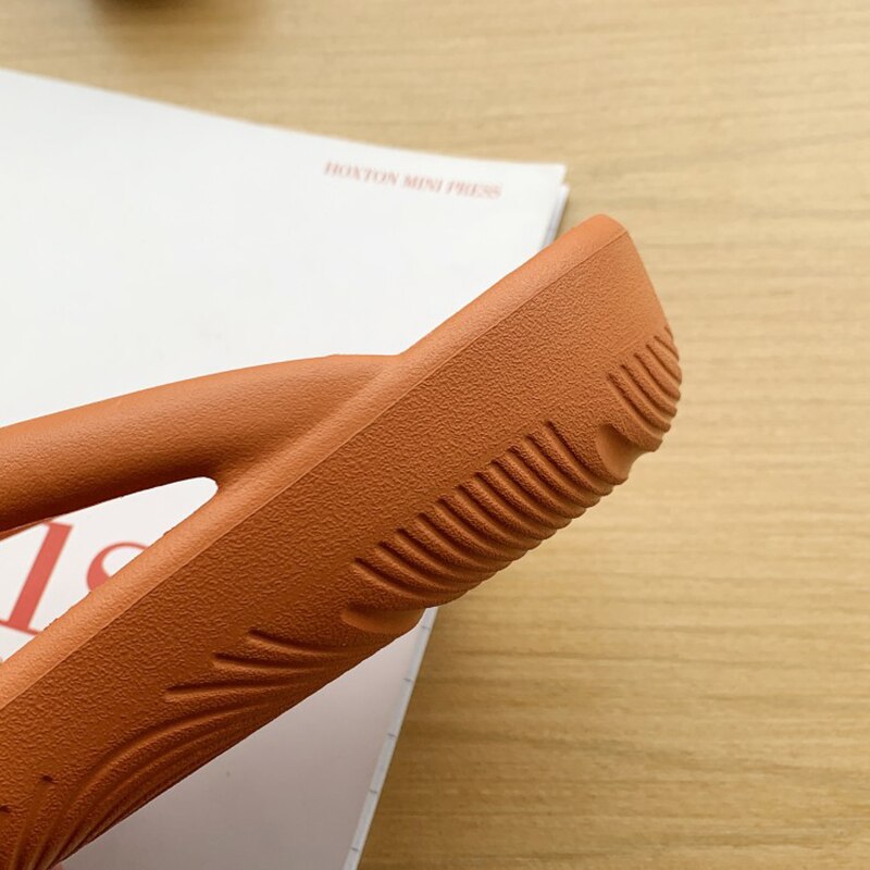 Casual kvinners skinnflip flops sommer rundt hode damer hvite strandsko sklisikre tykke svarte tøfler kvinne