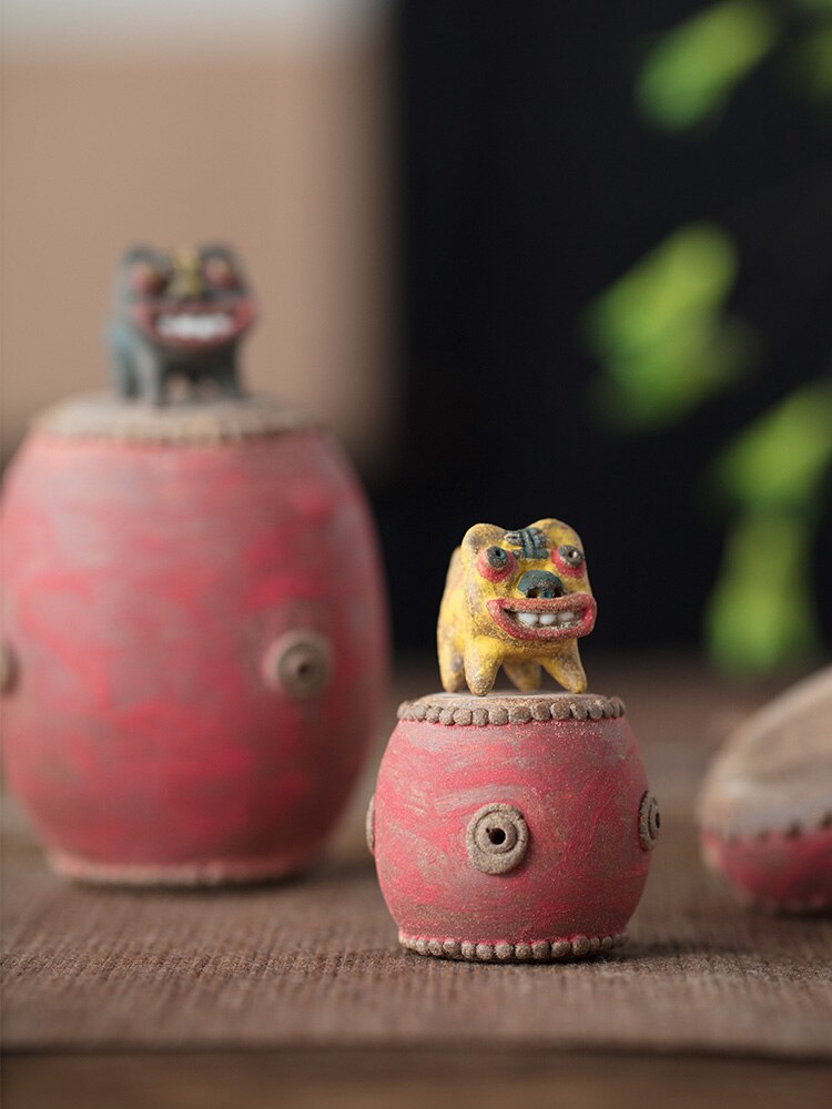 Tambour rouge vieux couvercle en céramique de pierre avec couvercle de Pot de sable violet avec ornements d&#39;animaux de thé Boutique peut soulever le tapis de thé