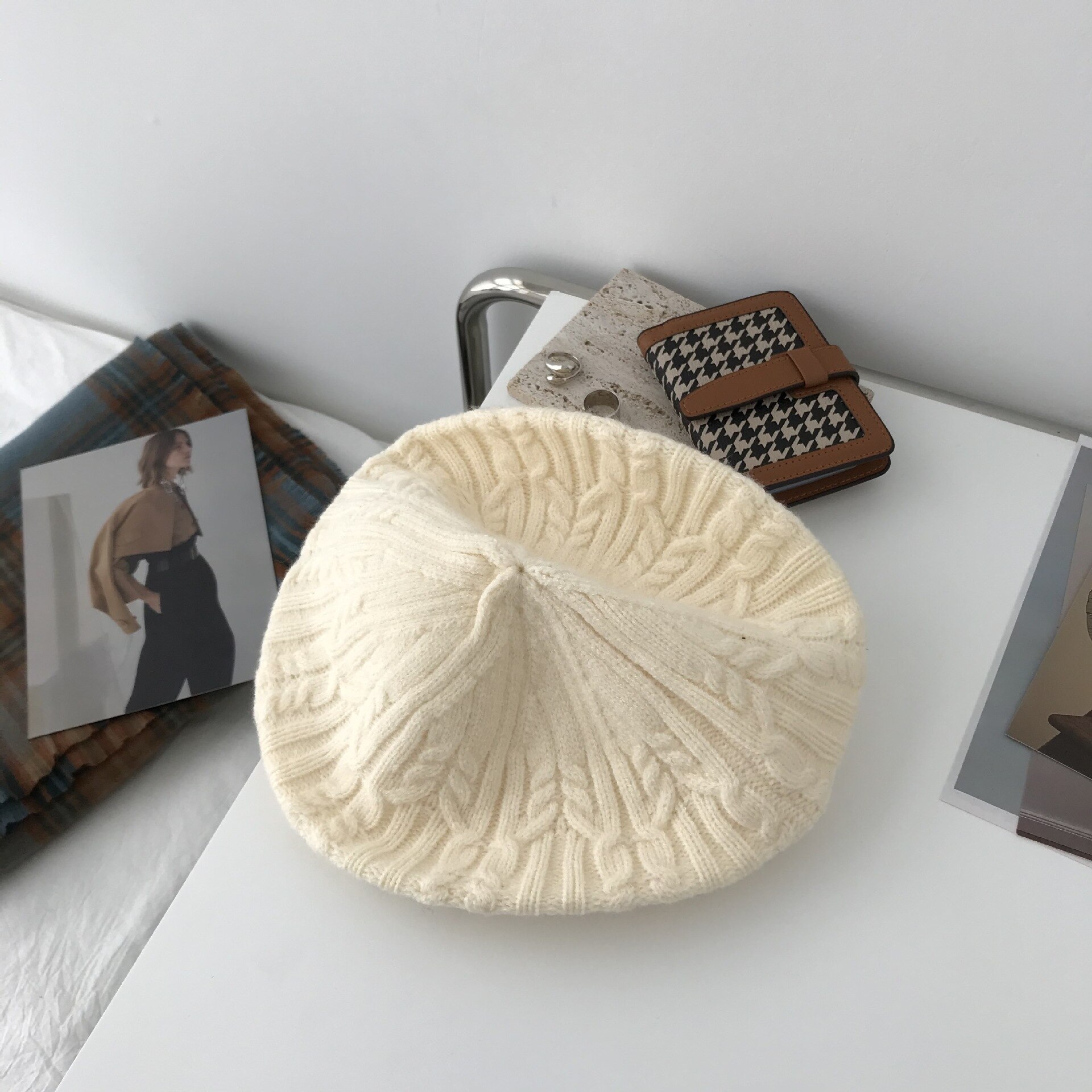 Autumn and Winter Red Beret Female Korean Version Ins Painter Hat Literary Retro Outdoor Warm Hat: Beige