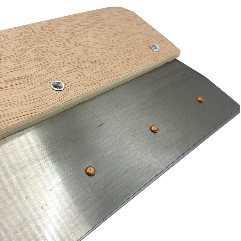 Self-leveling cement construction tools scraper