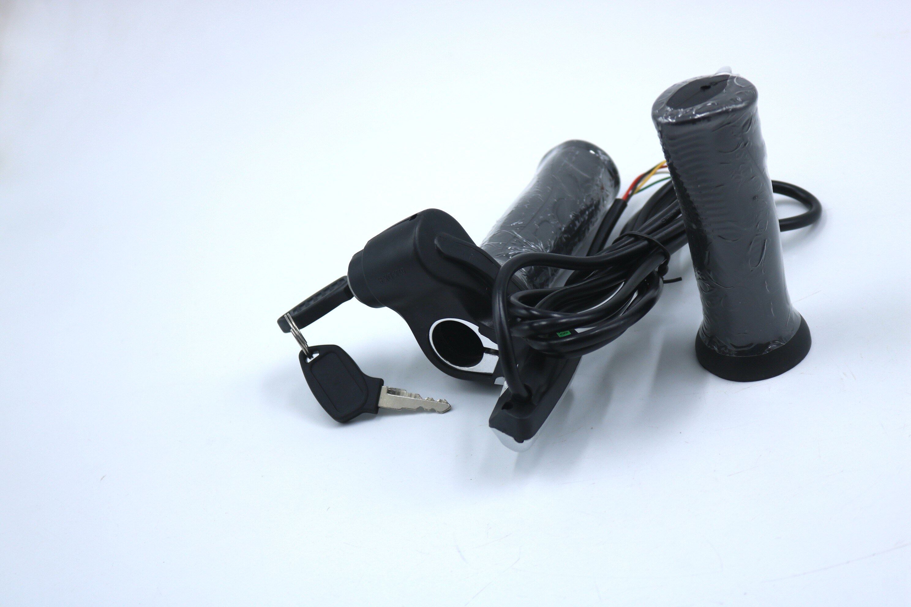 Wuxing Brand Ignition Key Model 48V/36V/24V Electric Bicycle Twist Throttle/Speed Handle/Gas Accelerator with on/off key switch