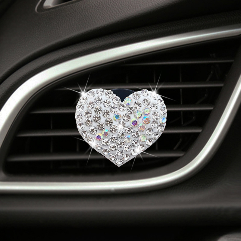Clip de aromaterapia para coche en forma de corazón, diamantes de imitación creativos, salida de aire acondicionado, decoración de perfume, clip, accesorios para coche