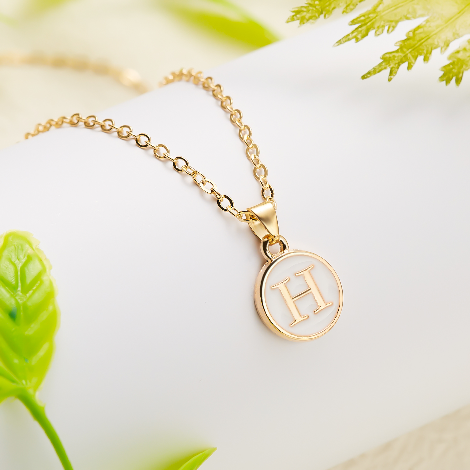 Colgante de letra minimalista para mujer, collar con inicial esmaltada, cadena de Color dorado a la , 26 joyas con nombre del alfabeto, de cumpleaños, 1 ud.
