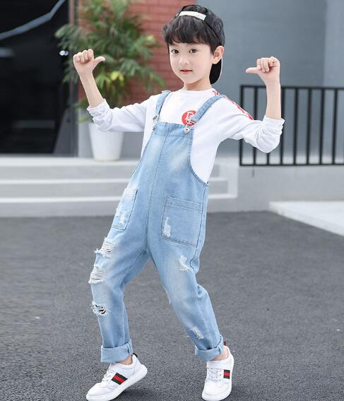 freundlicher Overall Herbst Jungen Denim Hosen freundlicher Geschmack Dünne Hosen Zerrissene Cowboy Gesamt für Jungen