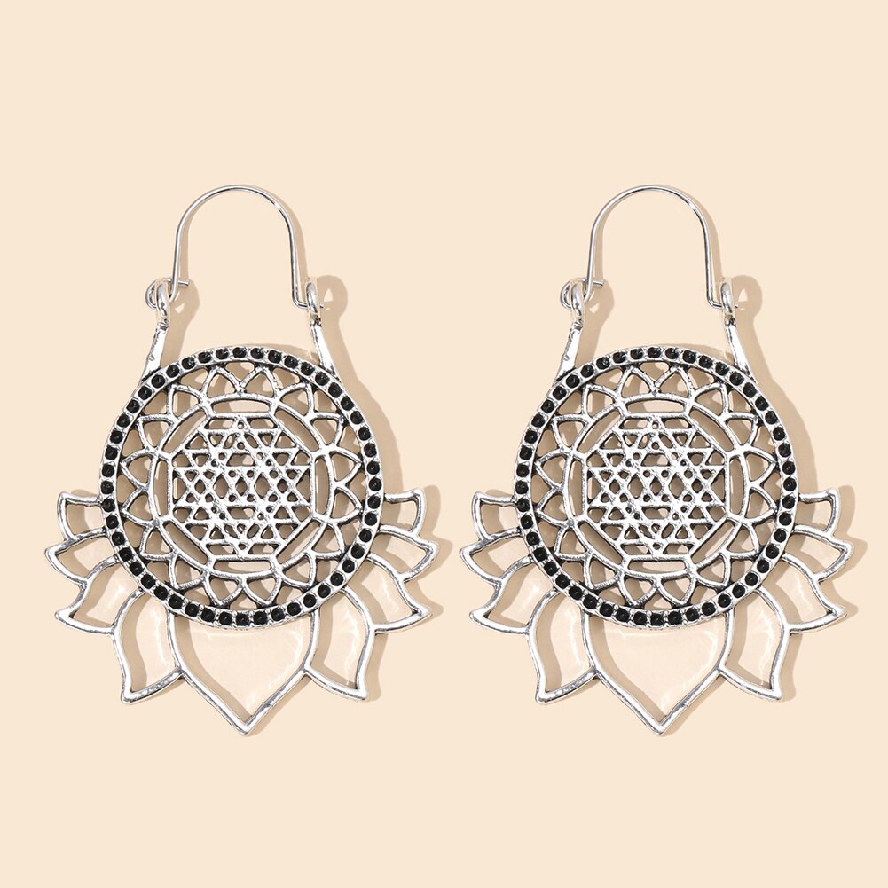 Mode Vrouwen Zonnebloem Shape Hol Graveren Legering Oorbellen Sieraden