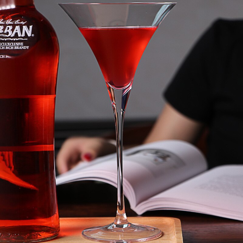 Calice creativo europeo moderno triangolo semplice vino rosso bicchiere da Champagne bicchiere da cocktail classico casa sbarra tazza da vino