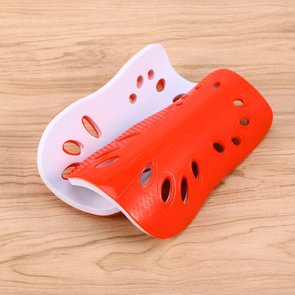 1 paar Leichte Atmungsaktive Erwachsene Kalb Schutz Getriebe FußBall Ausrügestochen für Männer (Weiß): rot