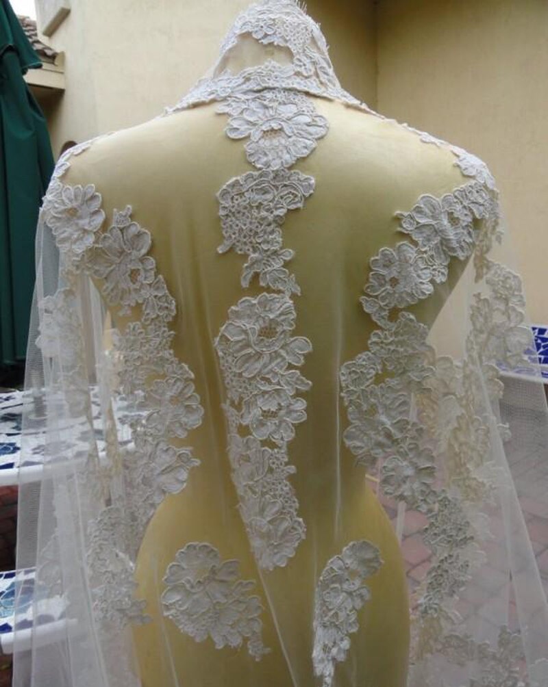 Neue Tüll Mantel Umhänge Für Bräute Spitze Appliqued Hochzeit wickelt Weiß/Elfenbein Braut Hochzeit Jacken Mäntel