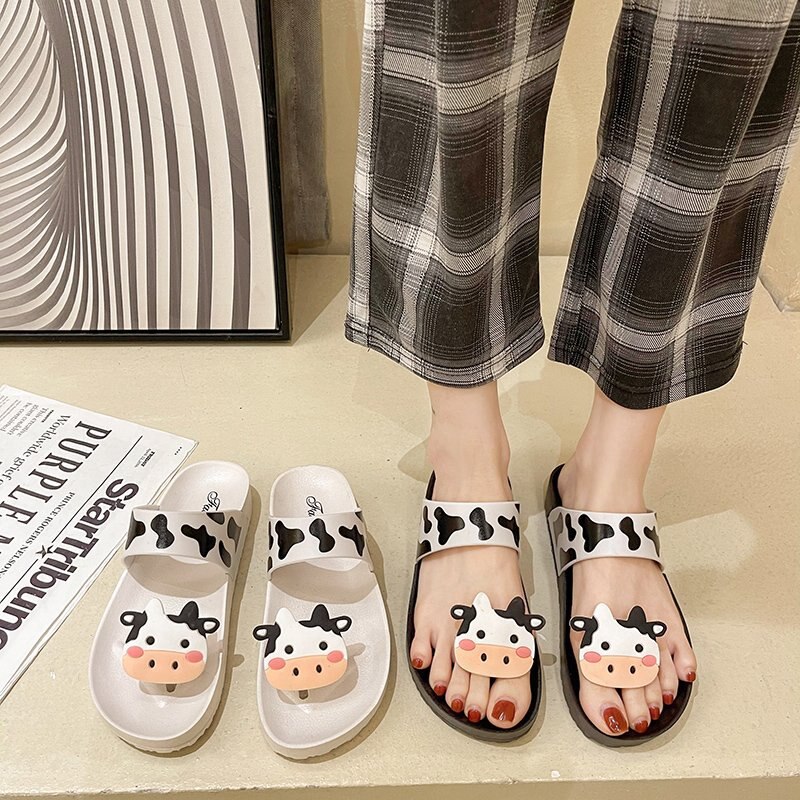 Chanclas de dibujos animados de vaca para mujer, zapatillas de Interior para el baño, sandalias de playa para la playa, zapatos de verano, zapatillas de Tanga, zapatos para exteriores