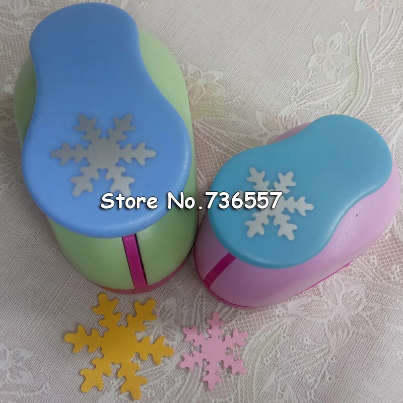 Christmas Snow Punch Craft 2pcs Snowflake (1pc 5/8&quot; and 1pc 1&quot;) hole punch set Scrapbook Paper Puncher Children&#39;s diy