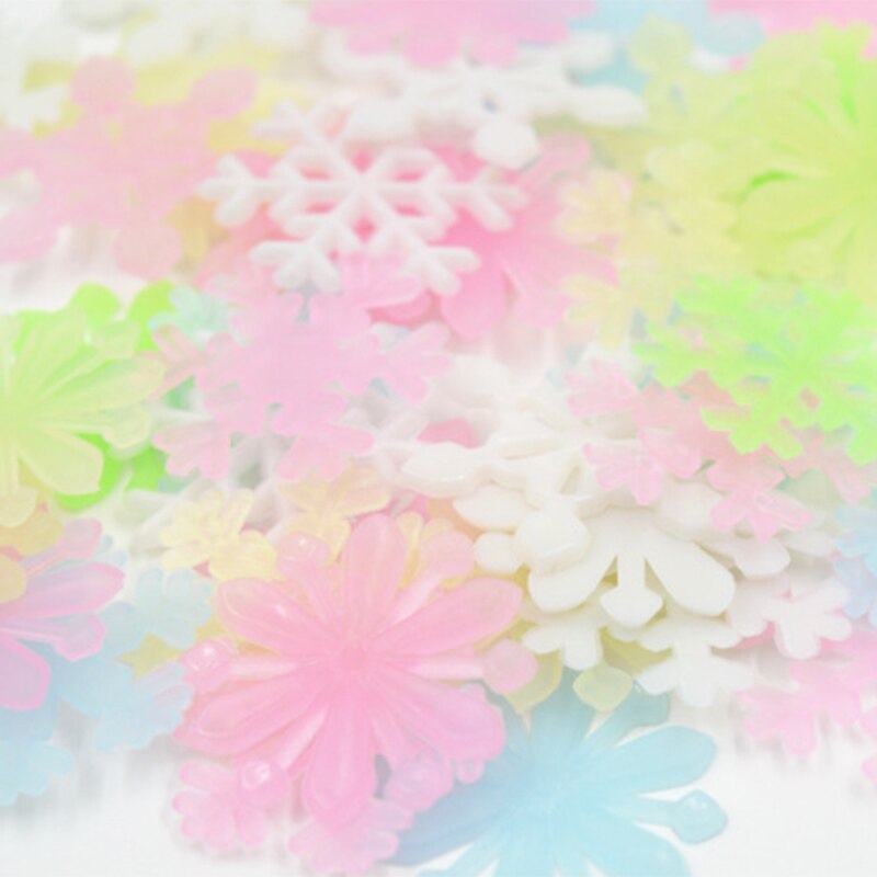 50Pcs DIY 3D Snowflake Fluorescent Stickers In The Dark Luminous On Wall Stickers Kids Room Living Room Decal Home DecorationCY