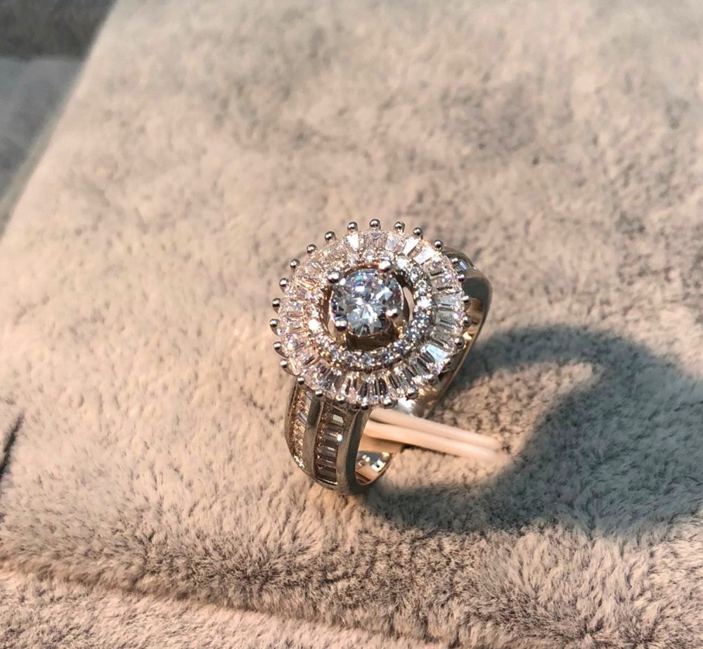 Niedliche Weibliche Große Finger Ring Silber Farbe Kristall Zirkon Stein Engagement Ring Jahrgang Hochzeit Ringe Für Frauen