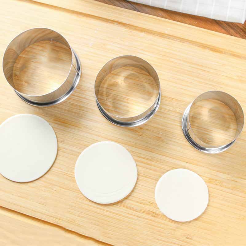 Three-piece large, medium and small stainless steel round flower shaped dumpling skin kitchen gadget cutting