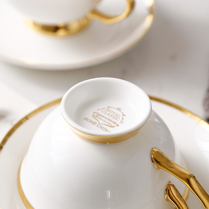 High-grade gold bone china coffee cup European tea set Ceramic afternoon tea set Red Tea Cup Couple Cup Saucer Spoon