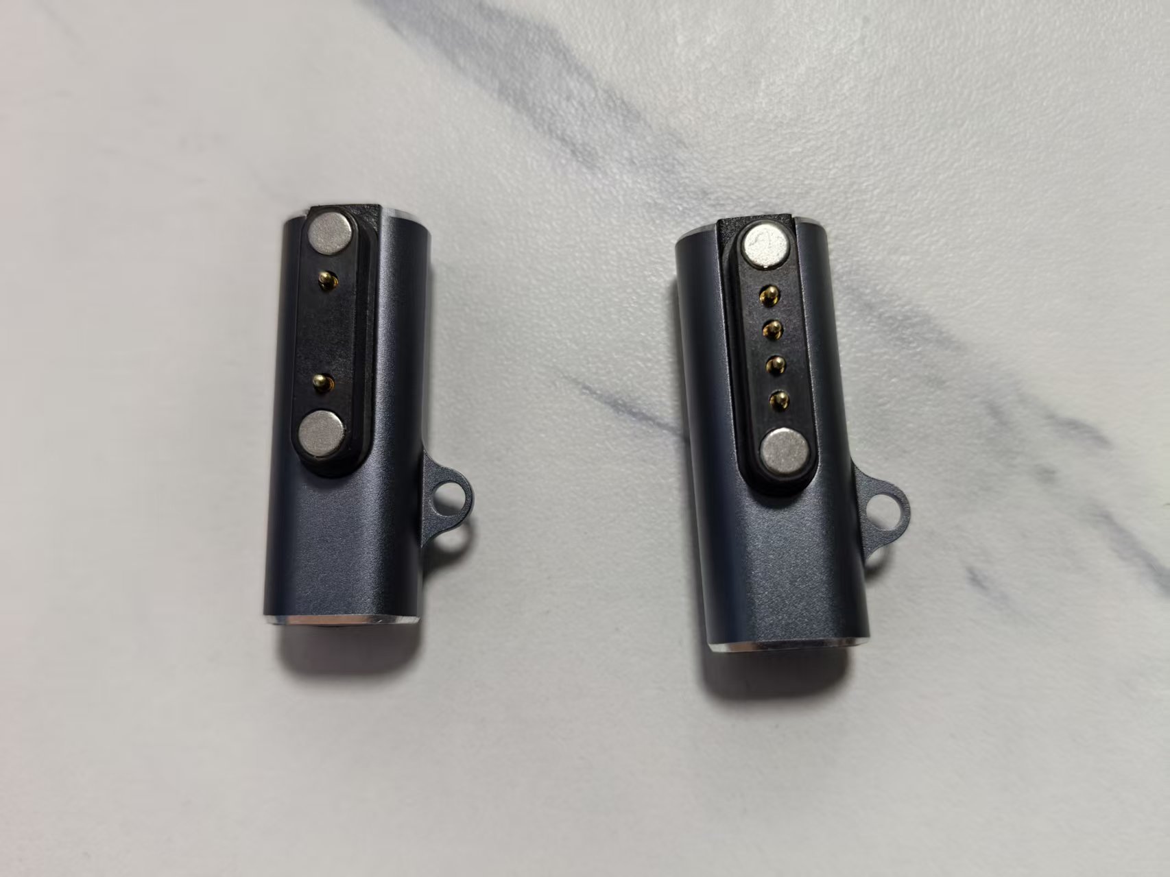 Magnetyczny adapter ładowania pogo-Szpilka, złącze żeńskie typu C na 2-pinowe/4-pinowe złącze 7,62 mm robić słuchawek przewodzących dźwięk przez kości w smartwatchu.
