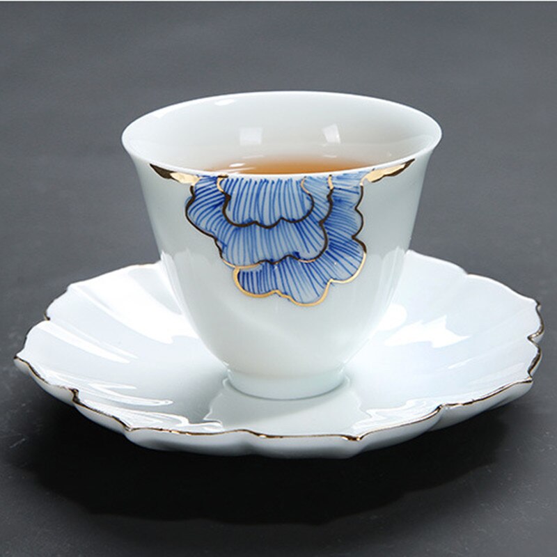 Taza de té pintada a mano en oro con platillo, Taza de cerámica pequeña para el hogar, vaso maestro de té pinming individual