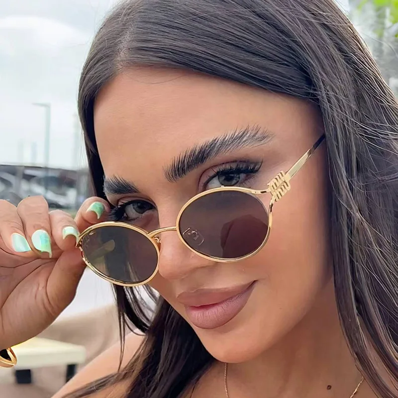 Sommersolbriller – ovale, eksklusive solbriller til kvinner i innesolert stil, favoritt blant influencer på tvers av landegrenser.