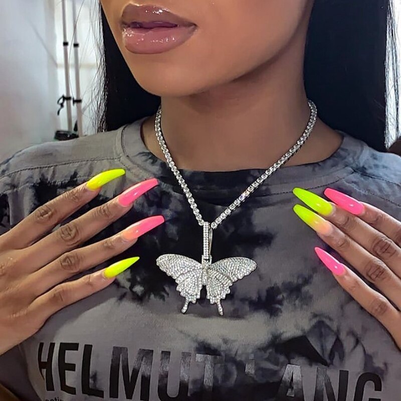 2020 delle Donne degli uomini di hip hop freddo ghiacciato fuori sparking bling rosa AAA cz Animale collane del pendente Della Farfalla di modo della Roccia monili di fascino