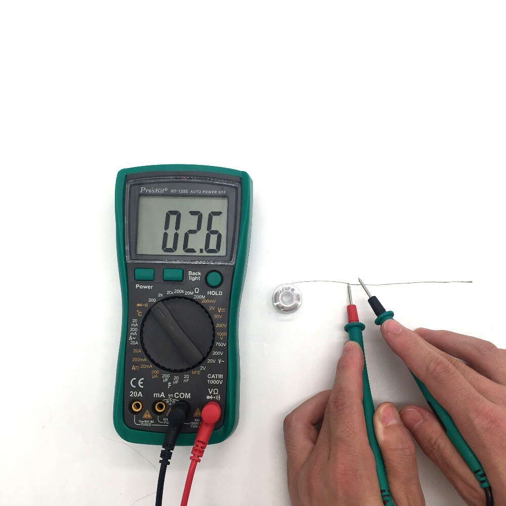 Hilo de coser conductor para guantes de pantalla táctil
