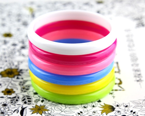 Pulseras de plástico con amuleto de mano para mujer y niña, brazaletes de color caramelo claro, accesorios de mano, joyería,