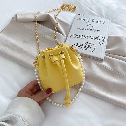 Dames mini emmertas parel handtas pu leer effen kleur ketting schoudertassen kleine schattige dames crossbody handtas: Geel