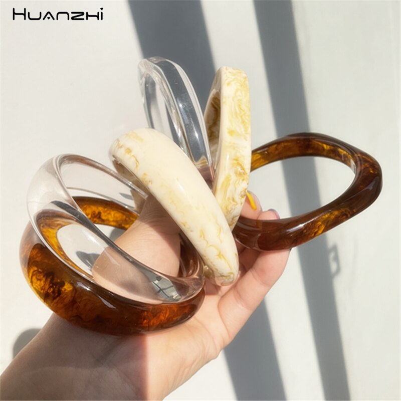 HUANZHI 2021 nuovo braccialetto irregolare rotondo geometrico Vintage in resina acrilica trasparente per regali di gioielli da viaggio per donna ragazza