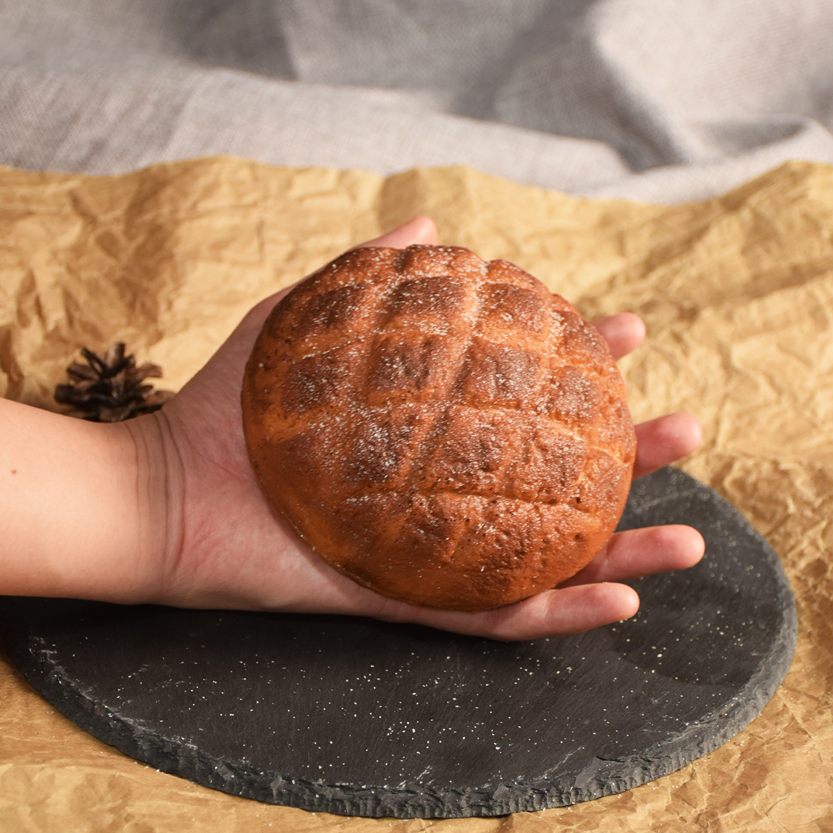 PU Simulation European Bread Model,Simulation Black Wheat Bread, Buckwheat Bread Model,Baking Shop Decoration Props,Food Model: Olive